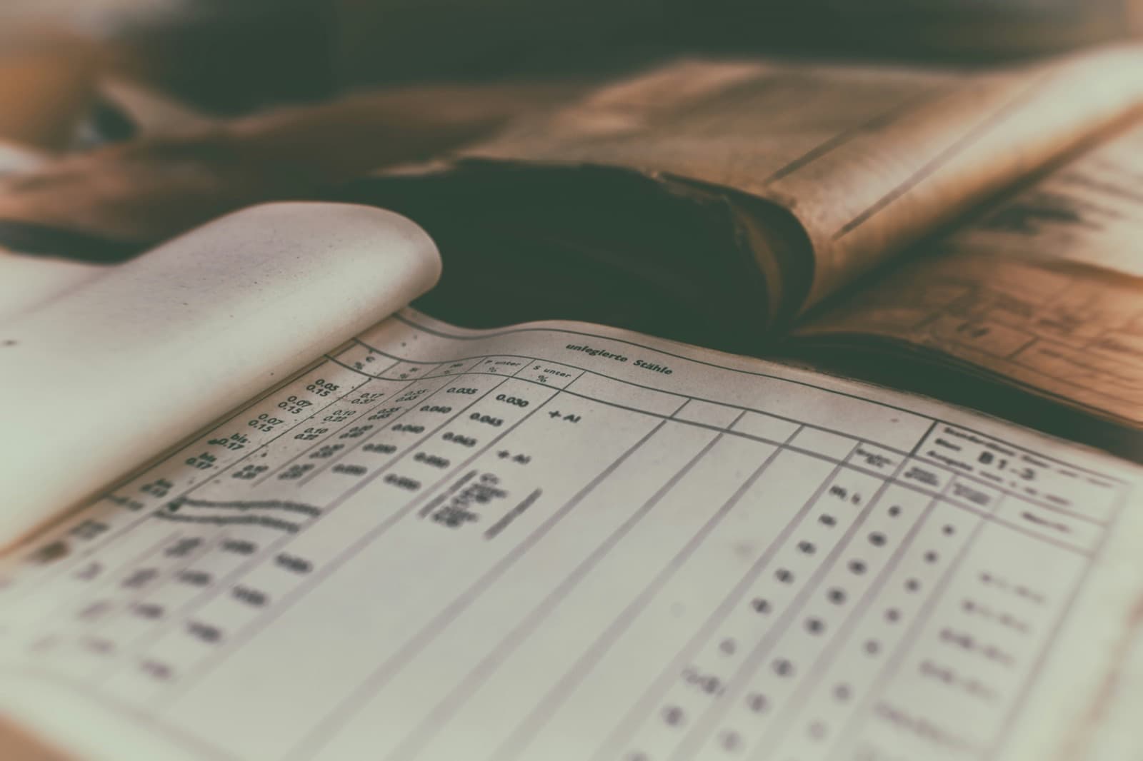 دفتر جرد مكتوب بخط اليد: نفس عمل التصنيف القابل للتدقيق الذي تؤديه رموز ICD-10 لإلحاح البول